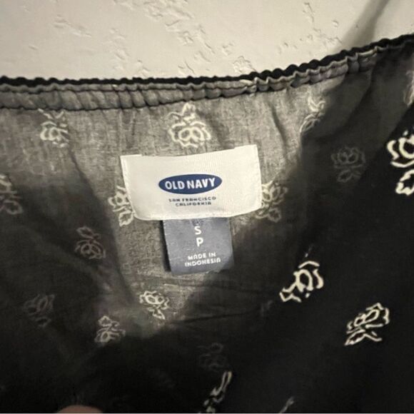 Old Navy Rose Printed Black Dress - Picture 3 of 7